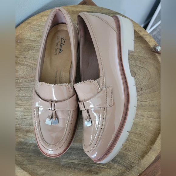 Clarks Shoes - Clarks Tan Neutral Oxford Flats 8.5 Tassels Sophisticated Loafers Shoes Slip-on